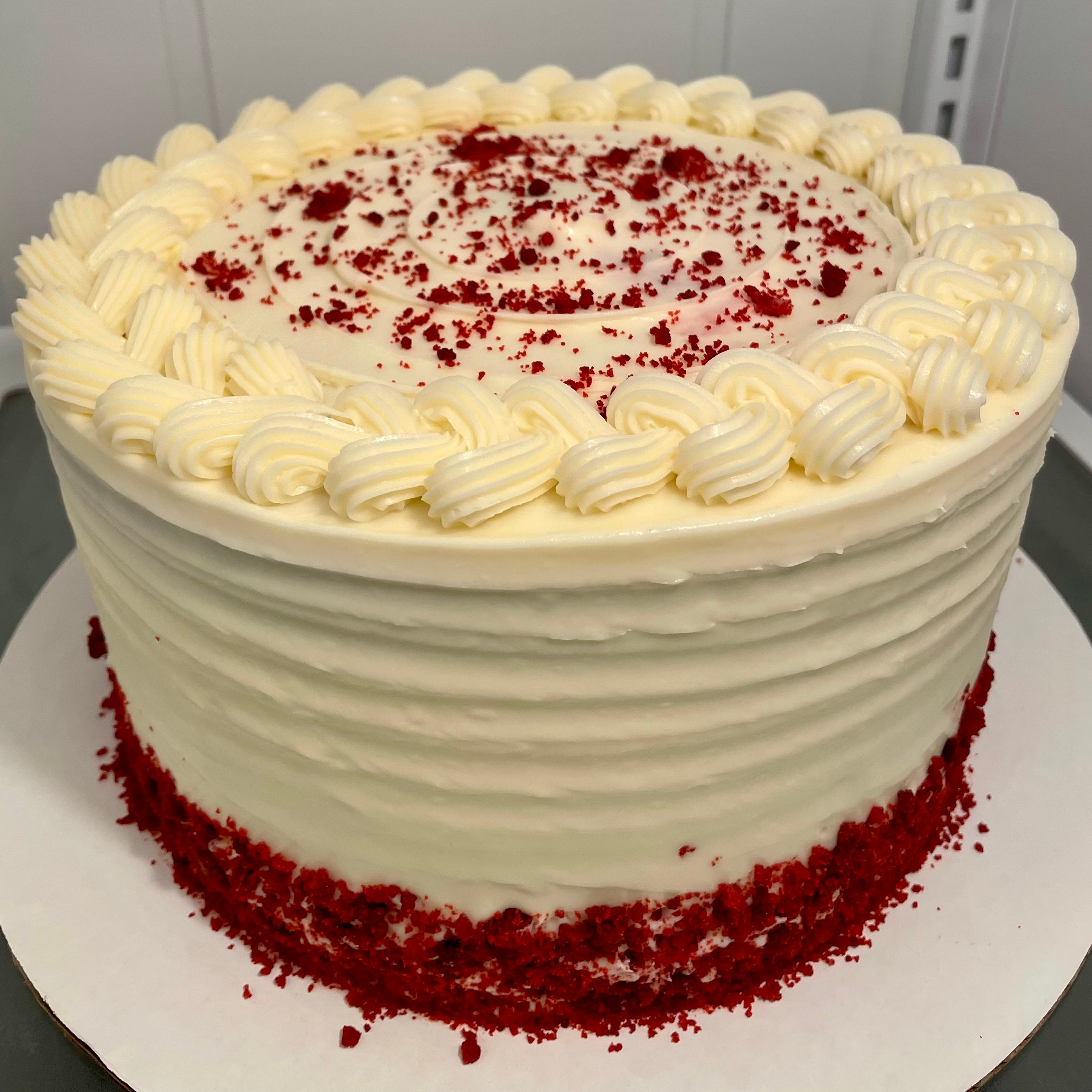 a one to one ratio picture of a classic cake